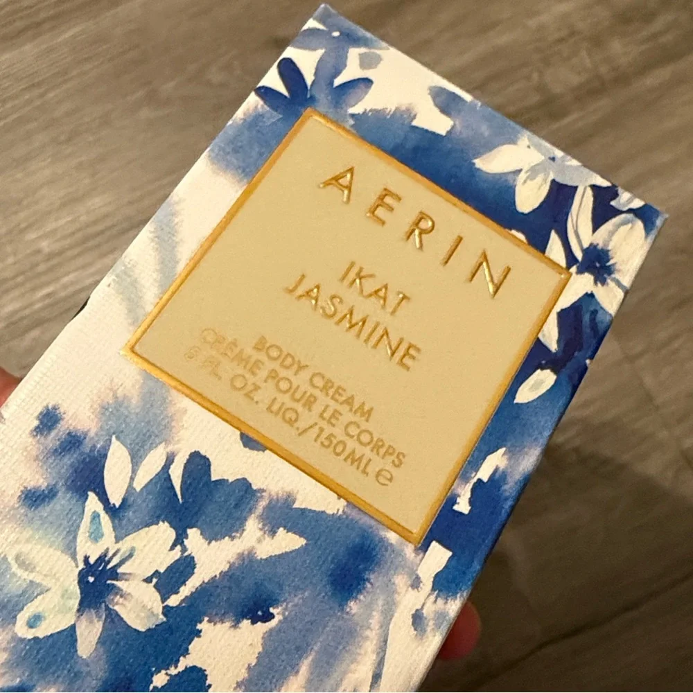 AERIN Ikat Jasmine Body Cream - White and Gold with Blue Accents 150ml